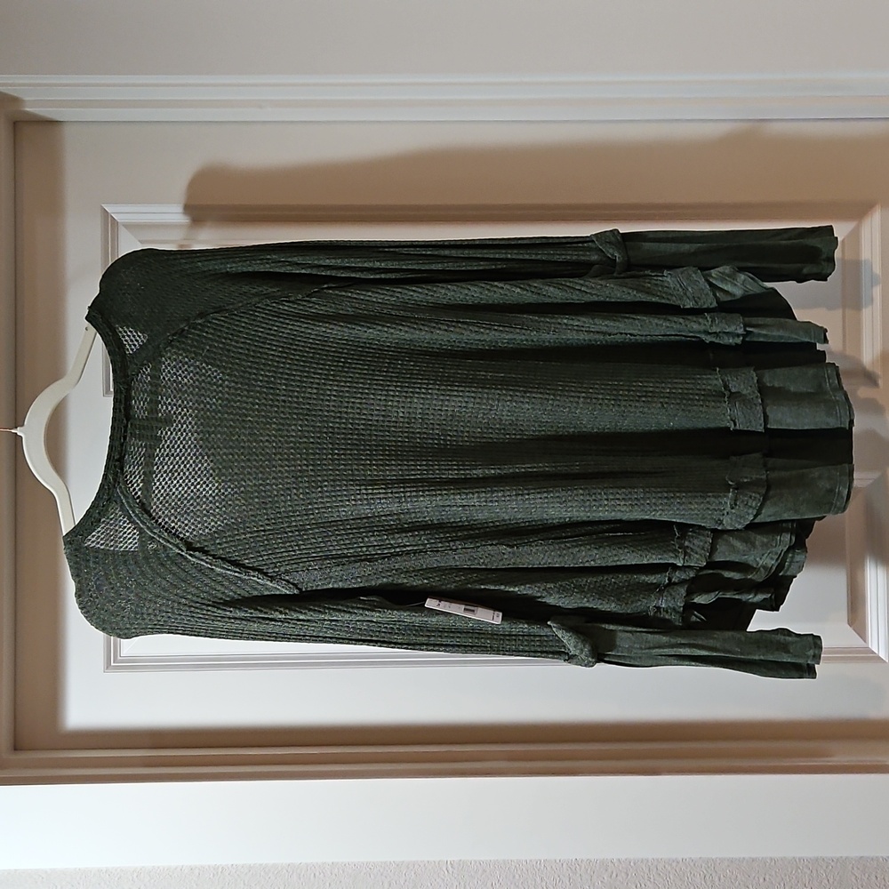 Free People Laguna Tee Thermal Long Sleeve Thumbholes Hi Lo Hem Army Green S NWT - Picture 11 of 14